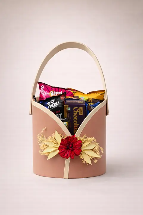 Petal Handle Guest Hamper