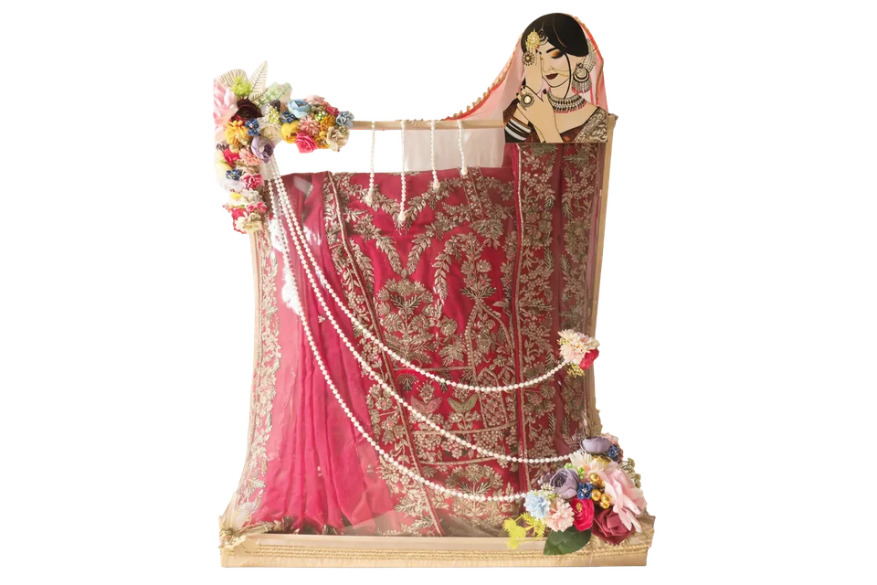 Pink standing bridal packing presentation with pearl and floral details.